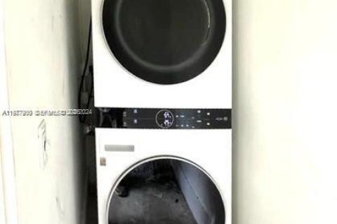 Commercial property in Miami, Florida 277.13 sq.m. № 2042549 - photo 17