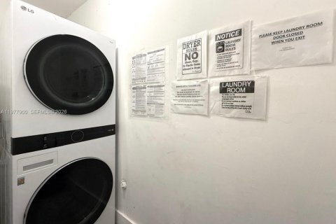 Commercial property in Miami, Florida 277.13 sq.m. № 2042549 - photo 25