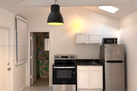 Commercial property in Miami, Florida 277.13 sq.m. № 2042549 - photo 23