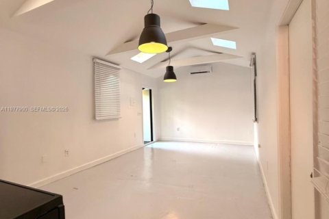 Commercial property in Miami, Florida 277.13 sq.m. № 2042549 - photo 21