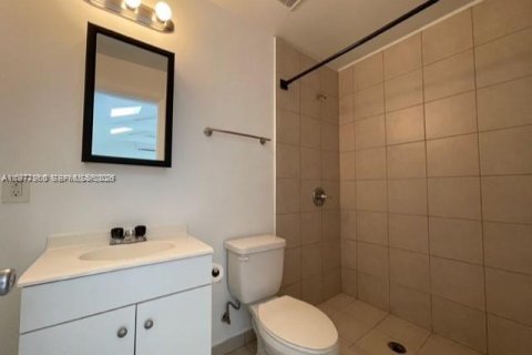 Commercial property in Miami, Florida 277.13 sq.m. № 2042549 - photo 13