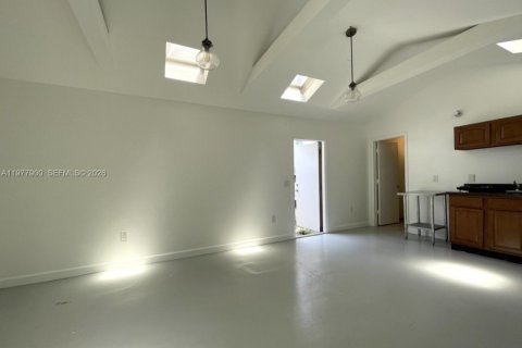 Commercial property in Miami, Florida 277.13 sq.m. № 2042549 - photo 16