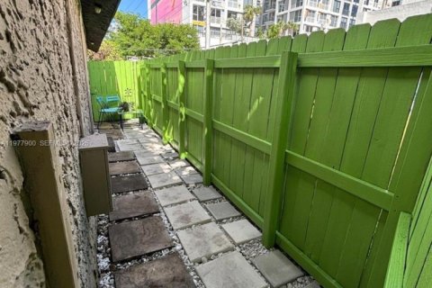 Commercial property in Miami, Florida 277.13 sq.m. № 2042549 - photo 14