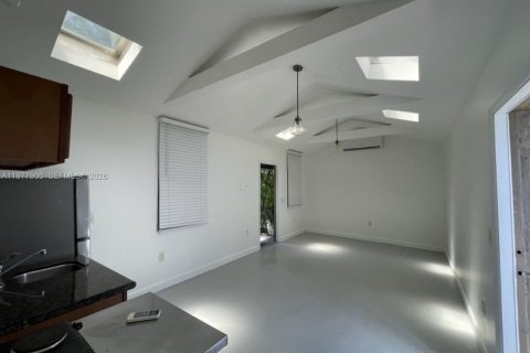 Commercial property in Miami, Florida 277.13 sq.m. № 2042549 - photo 8