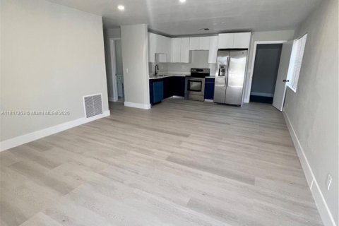 House in Davie, Florida 3 bedrooms, 113.15 sq.m. № 1772471 - photo 2