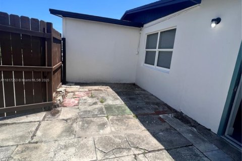 House in Davie, Florida 3 bedrooms, 113.15 sq.m. № 1772471 - photo 8