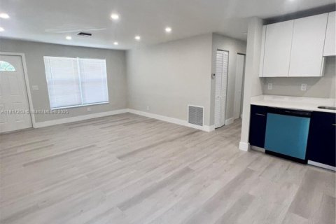 House in Davie, Florida 3 bedrooms, 113.15 sq.m. № 1772471 - photo 7