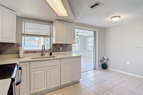 House in Holiday, Florida 2 bedrooms, 82.13 sq.m. № 1884863 - photo 12