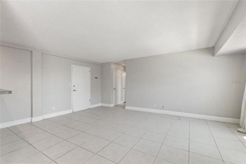 Купить кондоминиум в Сент-Питерсберг, Флорида 5 комнат, 65.77м2, № 2220454 - фото 3
