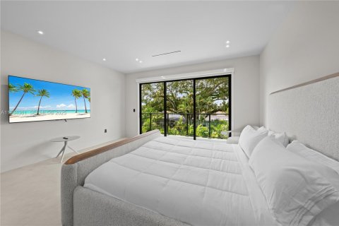 House in Miami, Florida 9 bedrooms № 1992692 - photo 30