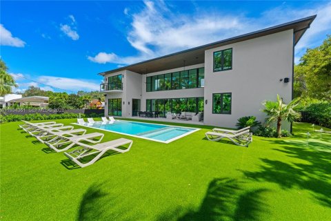 House in Miami, Florida 9 bedrooms № 1992692 - photo 13