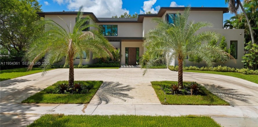 House in Miami, Florida 9 bedrooms № 1992692