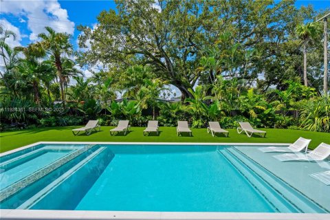 House in Miami, Florida 9 bedrooms № 1992692 - photo 6