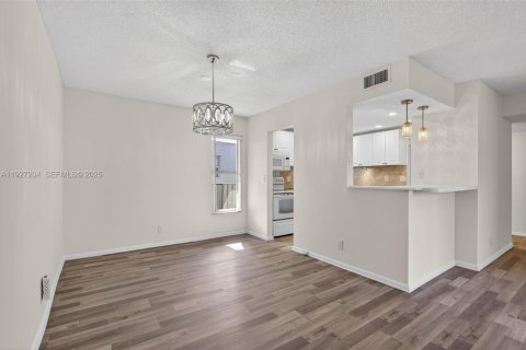 Condo in Coral Springs, Florida, 3 bedrooms № 1987508 - photo 14