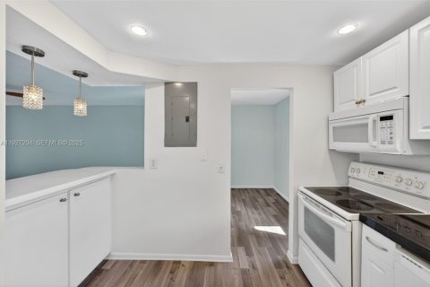 Condo in Coral Springs, Florida, 3 bedrooms № 1987508 - photo 6