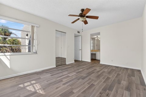 Condo in Coral Springs, Florida, 3 bedrooms № 1987508 - photo 29