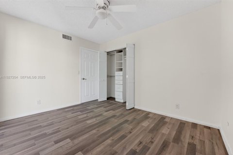 Condo in Coral Springs, Florida, 3 bedrooms № 1987508 - photo 26