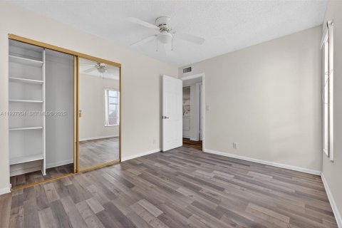 Condo in Coral Springs, Florida, 3 bedrooms № 1987508 - photo 25