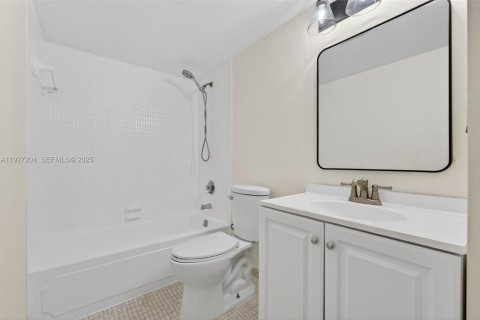 Condo in Coral Springs, Florida, 3 bedrooms № 1987508 - photo 16