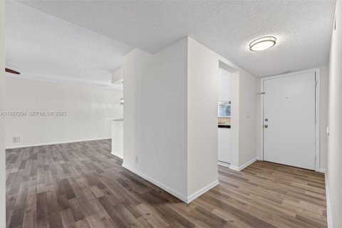 Condo in Coral Springs, Florida, 3 bedrooms № 1987508 - photo 7