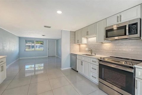 Villa ou maison à vendre à Sarasota, Floride: 2 chambres, 75.25 m2 № 2406649 - photo 6