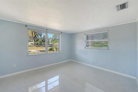 Villa ou maison à vendre à Sarasota, Floride: 2 chambres, 75.25 m2 № 2406649 - photo 18