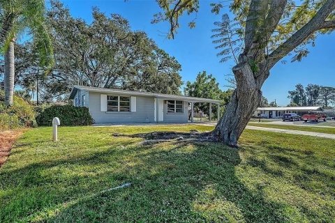 Villa ou maison à vendre à Sarasota, Floride: 2 chambres, 75.25 m2 № 2406649 - photo 8