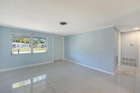 Villa ou maison à vendre à Sarasota, Floride: 2 chambres, 75.25 m2 № 2406649 - photo 15