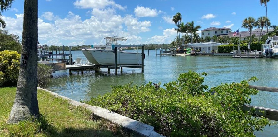 Land in Indian Rocks Beach, Florida № 2104143