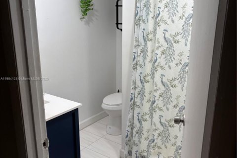 Condo in Hialeah Gardens, Florida, 2 bedrooms  № 1954631 - photo 5