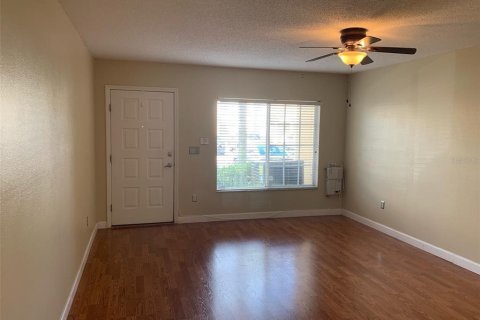 Adosado en alquiler en Brandon, Florida, 2 dormitorios, 148.18 m2 № 1918653 - foto 3