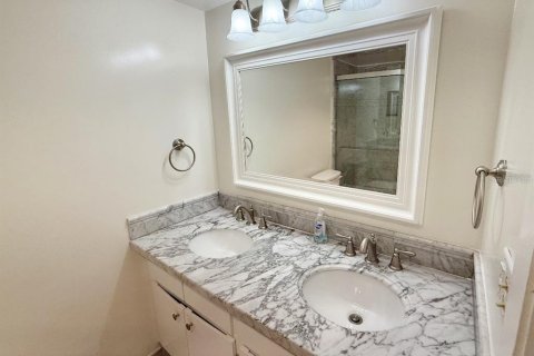 Condominio en alquiler en Sarasota, Florida, 2 dormitorios, 103.86 m2 № 1723940 - foto 6