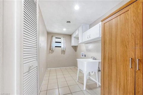 House in Port Charlotte, Florida 4 bedrooms, 170.2 sq.m. № 1794989 - photo 7