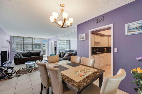 Condominio en alquiler en Hollywood, Florida, 2 dormitorios, 101.73 m2 № 2053123 - foto 5