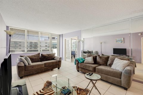 Condominio en alquiler en Hollywood, Florida, 2 dormitorios, 101.73 m2 № 2053123 - foto 7