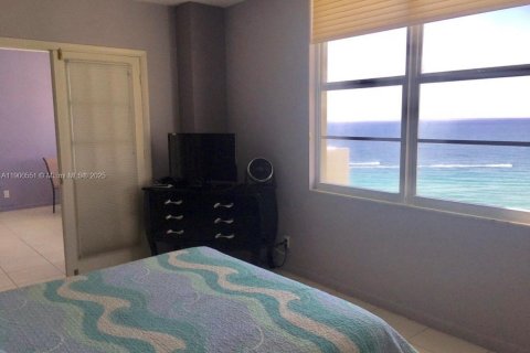 Condominio en alquiler en Hollywood, Florida, 2 dormitorios, 101.73 m2 № 2053123 - foto 11