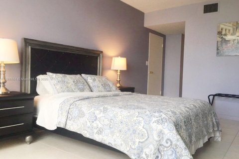 Condominio en alquiler en Hollywood, Florida, 2 dormitorios, 101.73 m2 № 2053123 - foto 14