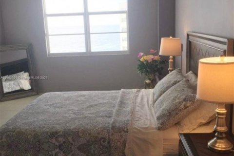 Condominio en alquiler en Hollywood, Florida, 2 dormitorios, 101.73 m2 № 2053123 - foto 15