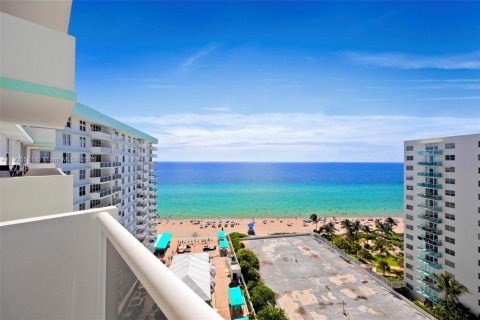 Condominio en alquiler en Hollywood, Florida, 2 dormitorios, 101.73 m2 № 2053123 - foto 2