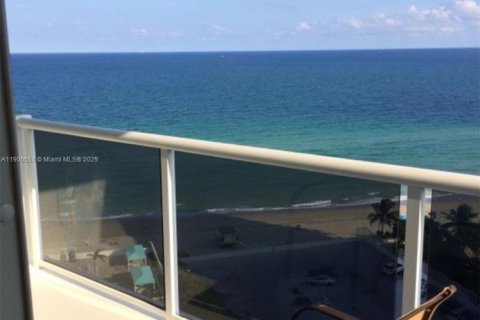Condominio en alquiler en Hollywood, Florida, 2 dormitorios, 101.73 m2 № 2053123 - foto 3