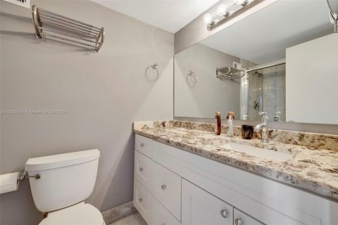 Condominio en alquiler en Hollywood, Florida, 2 dormitorios, 101.73 m2 № 2053123 - foto 13