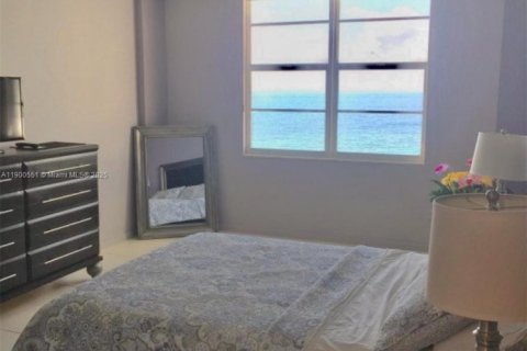 Condominio en alquiler en Hollywood, Florida, 2 dormitorios, 101.73 m2 № 2053123 - foto 16