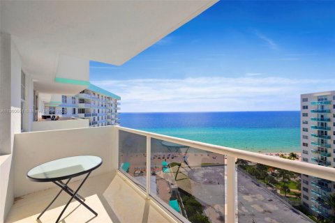 Condominio en Hollywood, Florida, 2 dormitorios  № 2053123