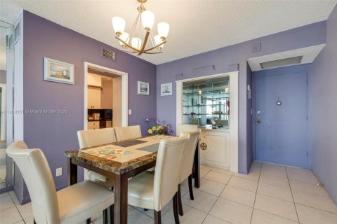 Condominio en alquiler en Hollywood, Florida, 2 dormitorios, 101.73 m2 № 2053123 - foto 4