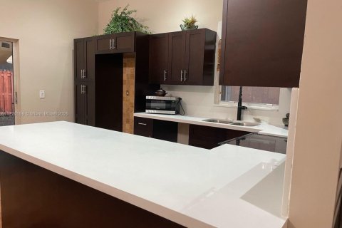 Casa en venta en Homestead, Florida, 4 dormitorios, 196.02 m2 № 1705352 - foto 8