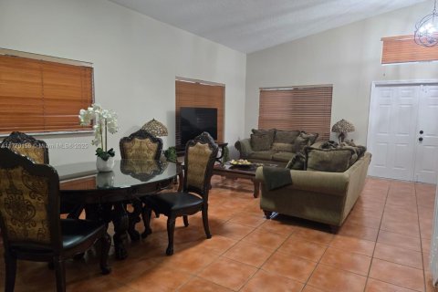 Casa en venta en Homestead, Florida, 4 dormitorios, 196.02 m2 № 1705352 - foto 3