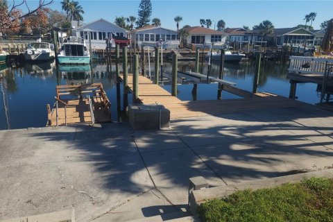 House in New Port Richey, Florida 2 bedrooms, 119.1 sq.m. № 2093894 - photo 7