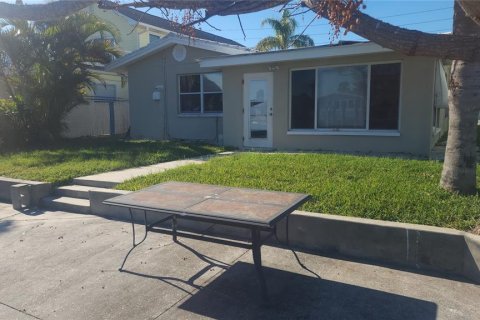 House in New Port Richey, Florida 2 bedrooms, 119.1 sq.m. № 2093894 - photo 4