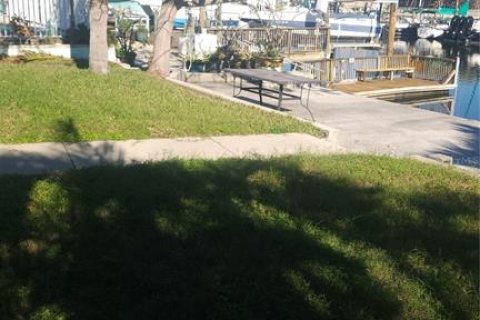 House in New Port Richey, Florida 2 bedrooms, 119.1 sq.m. № 2093894 - photo 5