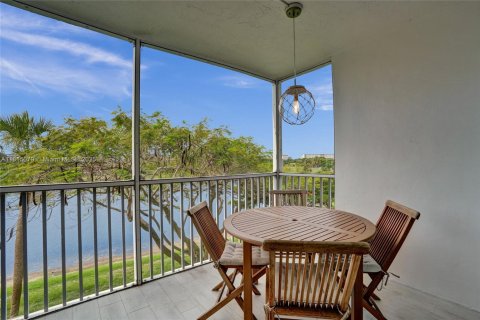 Condo in Pompano Beach, Florida, 2 bedrooms  № 1766730 - photo 12